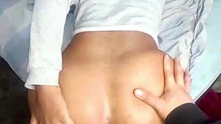 Que suerte, mi hijastra se pone en cuatro y me da su culo grande para anal intenso con mi polla grande.