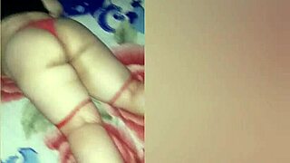 Me Vesti Sexy Con Mis Medias De Color Rojo Para Seducir A Mi Compañero De Cuarto.