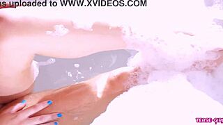 Hey, wanna see this amazing teen blonde's perfect body after bath?