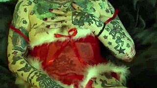 i'm this milf on the shelf, havin a xmas solo orgasm with my fingers on my clit