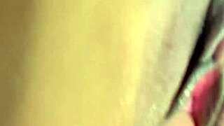 Novinha safada begs, 'Cum in my wet pussy after licking it'