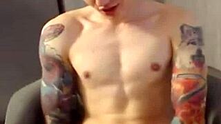 Hot twink Alexterner jerks off for Chatroubate fans. Young 18+ bodybuilder shows off muscular charm.