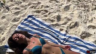 Girl shocked by piss on public beach?