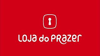 A Novinha Hides Her Face Because Her Dad Is A Cop But She Insisted On Tasting My Brother's Dick