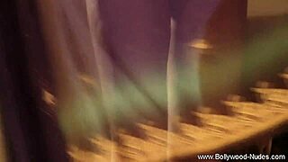 hey, ever seen a bollywood babe go fully nude?