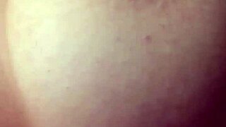 Tetona le rebotan mientras se lo meten en conce