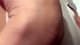 Tetona le rebotan mientras se lo meten en conce