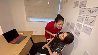 Mi Estudiante Me Engaña y Terminamos Desnudas