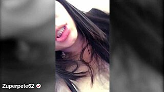 Me meto los dedos en mi rica vagina y me pruebo los deditos mmm