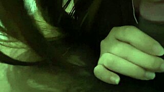 Vau, pogledaj ovu tajlandsku amatersku brineticu kako sisa kao pro! Moraš ovo videti!