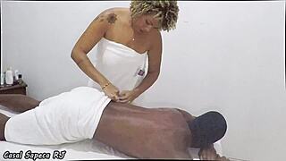 Casadinha Safada Faz Massagem No Nego Pauzudo