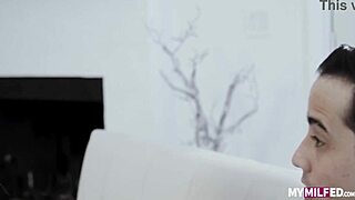 Pleasing mommy Slimthick Vic with steamy stepson banging session