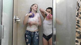 Big Tits and Juicy Asses Soaking Wet in Bath!