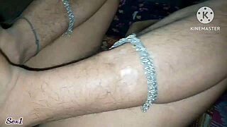 bolestivý první sex před svatbou v HD indickém videu