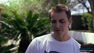 Peeking into VR blowjob action