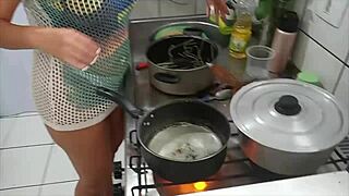 Sarah Rosa Cooks Sexy Macarrão Sensual