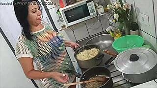 Sarah Rosa Cooks Sexy Macarrão Sensual