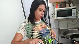 Sarah Rosa Cooks Sexy Macarrão Sensual