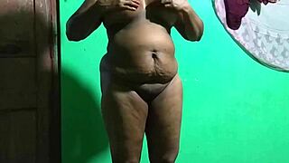 Mature mommy says, 'Fuck my ass hard' in homemade indian scene.