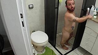 A anjinha rabuda features an orgy and behind-the-scenes action