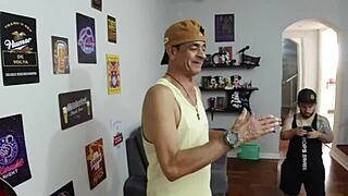 A anjinha rabuda features an orgy and behind-the-scenes action