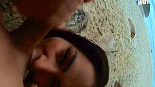 primeira mamada do ano - fui de mai� socadinho para praia coloquei minha bucetinha pra fora e chamei o estranho e advinha o que aconteceu