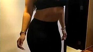 Hey, watch La Potra Aleja getting ready for Valentine’s Day!