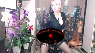 Can a Russian married couple turn family therapy into passionate, dirty-talk fucking?