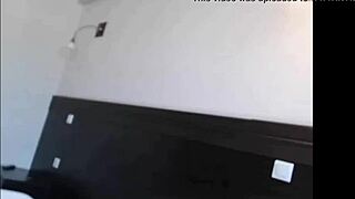 Does cam star take hardcore pussyfucking on webcam?