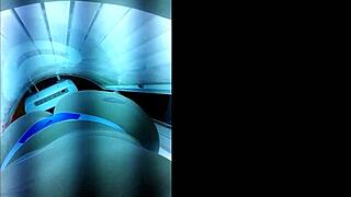 me preparando para o amante na cabine de bronzeamento artificial - acesso ao whatsapp e conteúdos www bumbumgigante com - participe dos meus vídeos