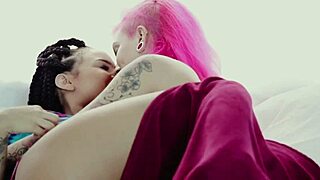 qween e pocahontas decidem aliviar o tesão conversando sobre o boy