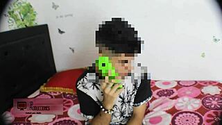 hermanastra comes and i follow the story in spanish