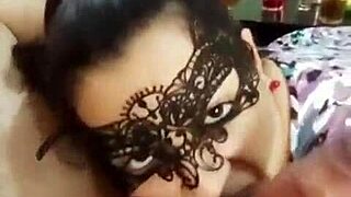 Mamada con antifaz deepthroat blowjob
