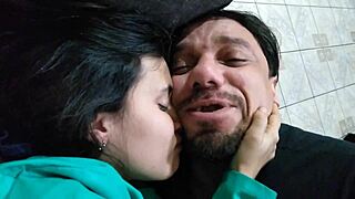 I rolled hot sex with the young nymph and old guy