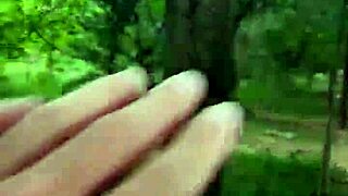 Fomos pegos na floresta, garoto transa sem camisinha com todos