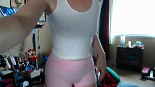 Aurora Willows excitedly unboxes fan love gift!