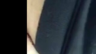 Latina atrevida chorrea fuerte de juguete intenso en coño