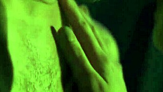 Can you tell me the actress name please?