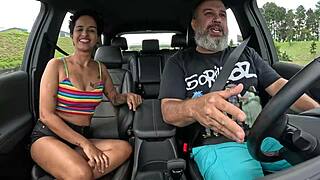 mais uma carioca na carona desceu a serra dando o cuzinho no carro - talita lima