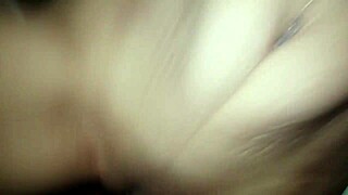 Rompiendo vagina a mujer con tetas grandes operadas hasta llenar su concha con semen