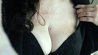 Tutto naturale showcases big natural tits bouncing wildly in amateur action at home
