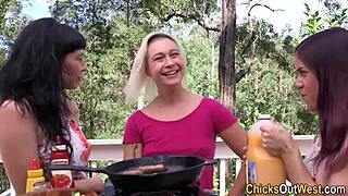 Lesbian aussie threeway outdoors with natural tits