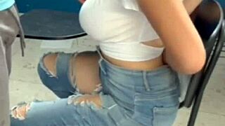 Cogiéndome a mi novia duro en el salón de clases