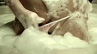 Does Velicity Von know how to use her big tits for titty fuck and swallow?