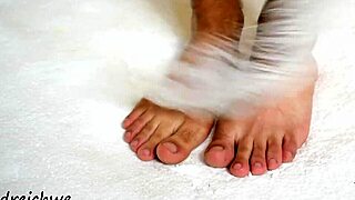 i admire the big feet of this man in high definition gay fetish