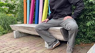 Sexy unfamiliar milf let me cum in the park on a bench