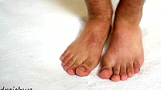 i admire the big feet of this man in high definition gay fetish