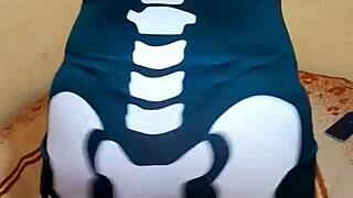 Aurora estelar masturbates in calaverita dress