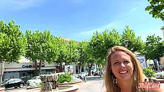 I'm Julie, seeking pleasure