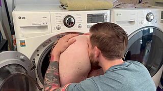 man, i’m banging my big booty milf stepmom stuck in the washer, steve rickz here 😏